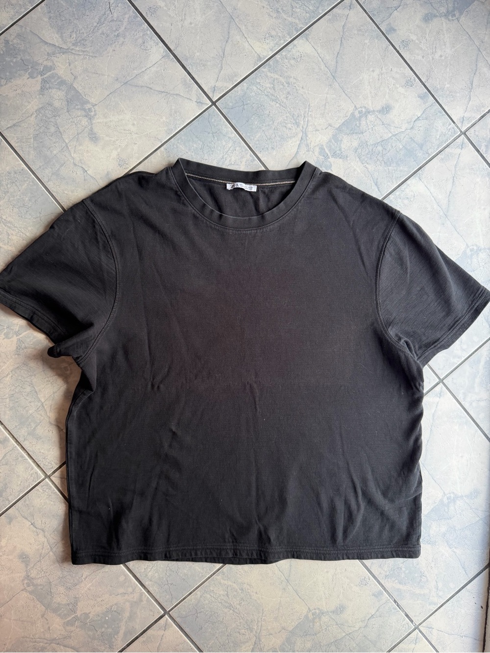 Zara Black Short-Sleeve Crewneck Tee - Women